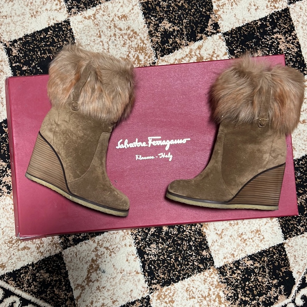 Ferragamo Sondrio Cigar Suede Wedge Boots 8 B